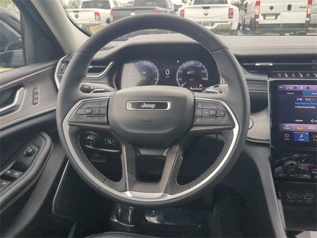 Vehicle image 17 of 29