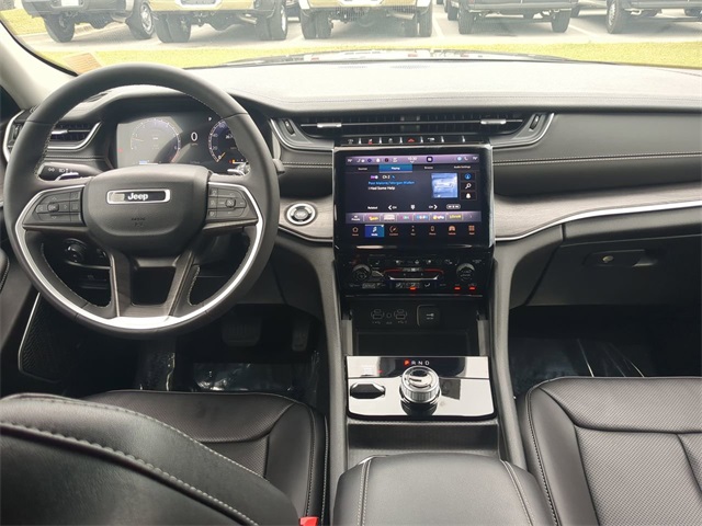 Vehicle image 16 of 29