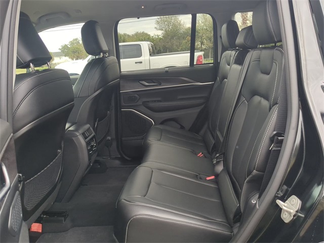 Vehicle image 15 of 29