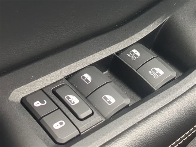 Vehicle image 25 of 29