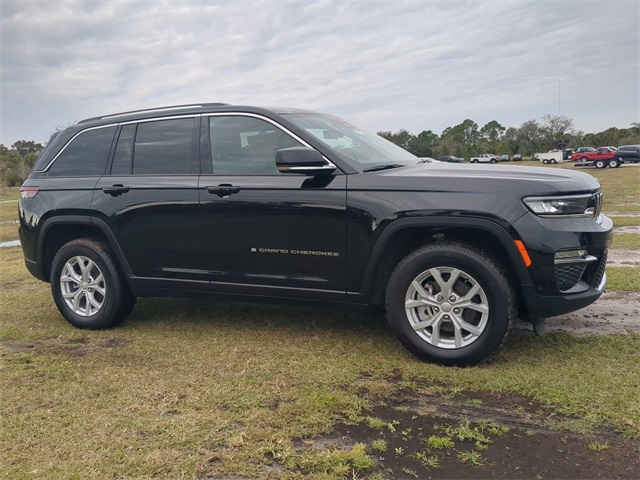 Vehicle image 4 of 29