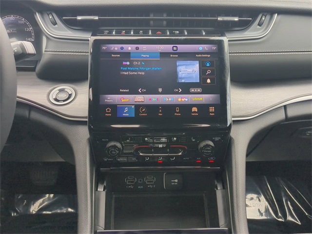 Vehicle image 19 of 29