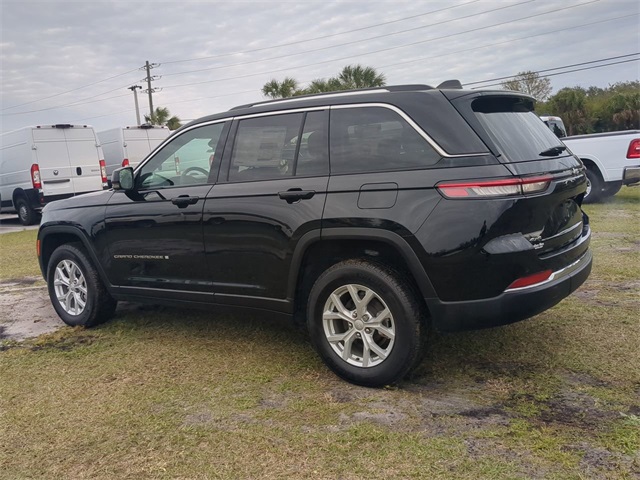 Vehicle image 8 of 29