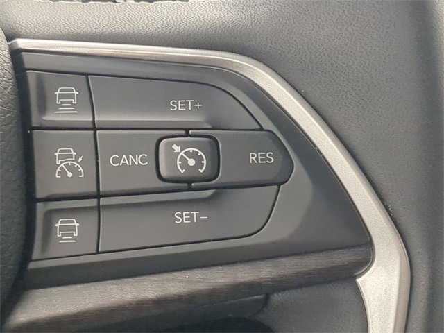 Vehicle image 27 of 29