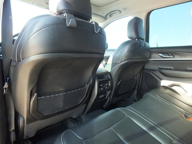 Vehicle image 10 of 20