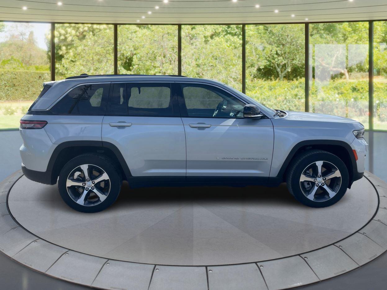 Vehicle image 4 of 22