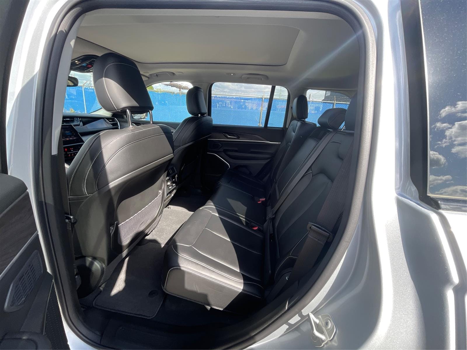 Vehicle image 10 of 22