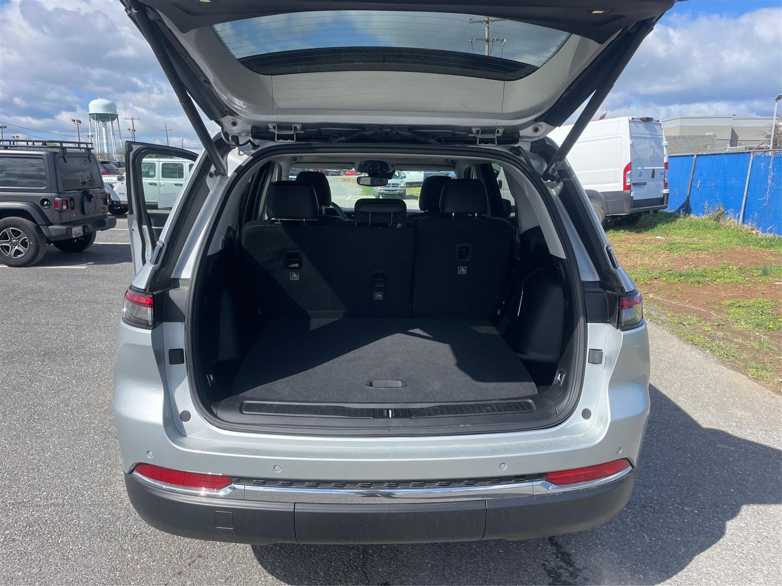 Vehicle image 12 of 22