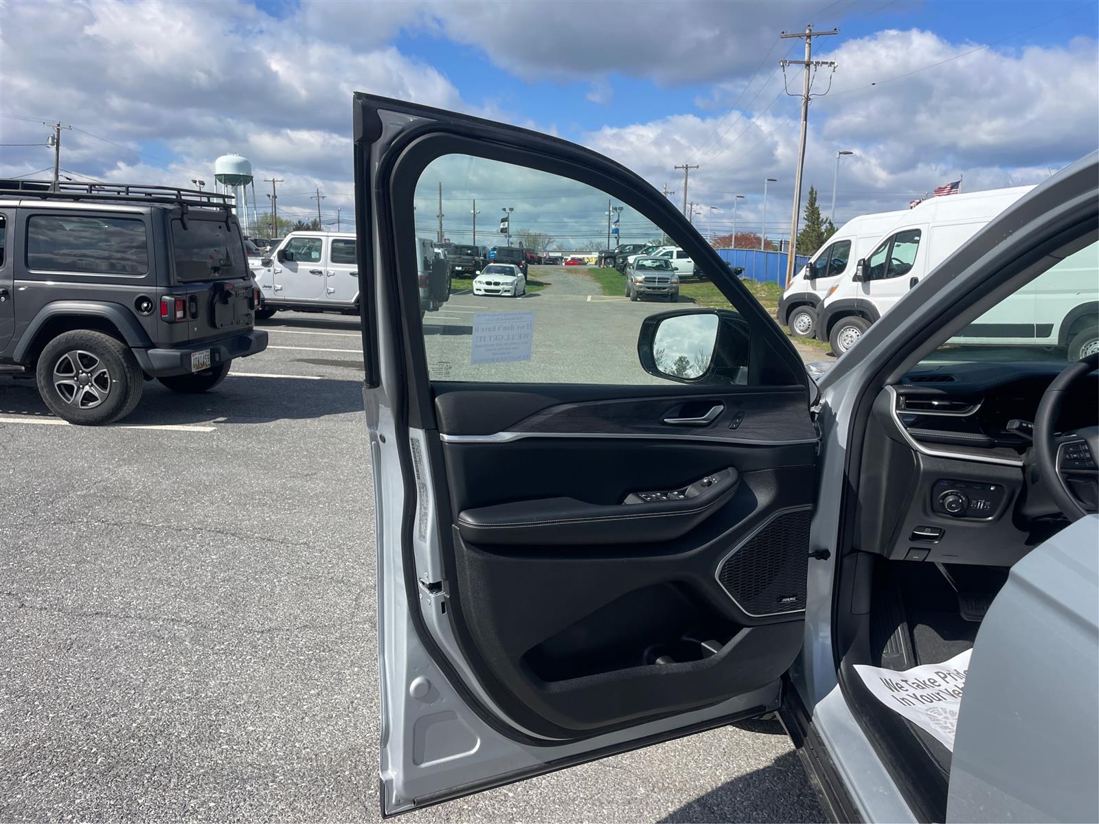 Vehicle image 19 of 22