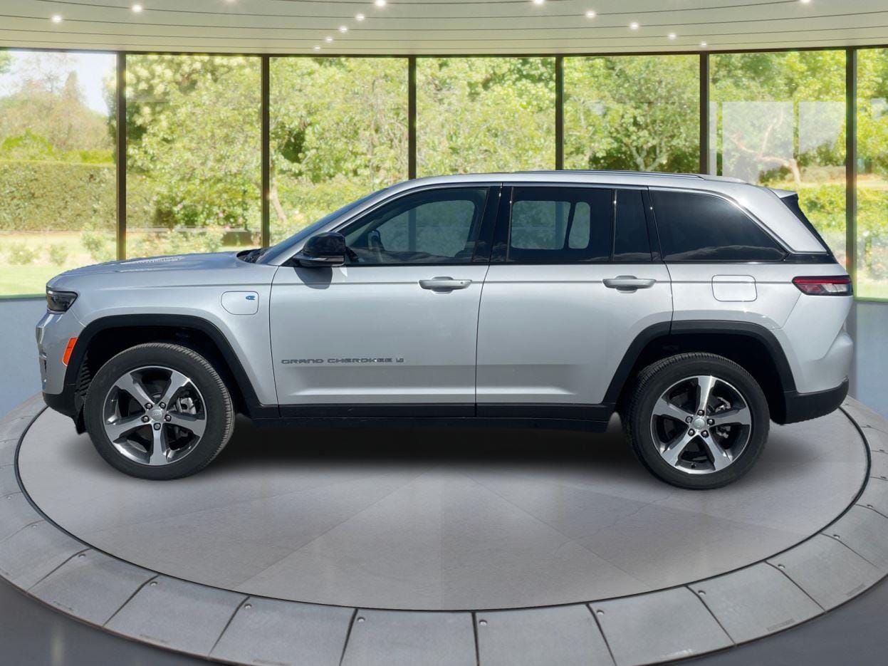 Vehicle image 8 of 22