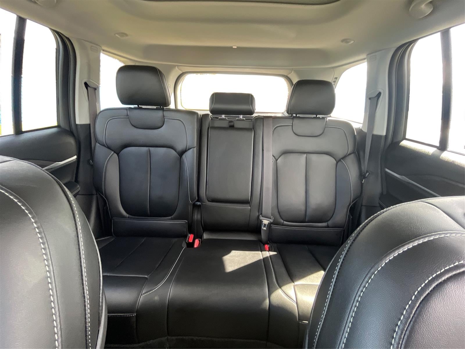 Vehicle image 14 of 22