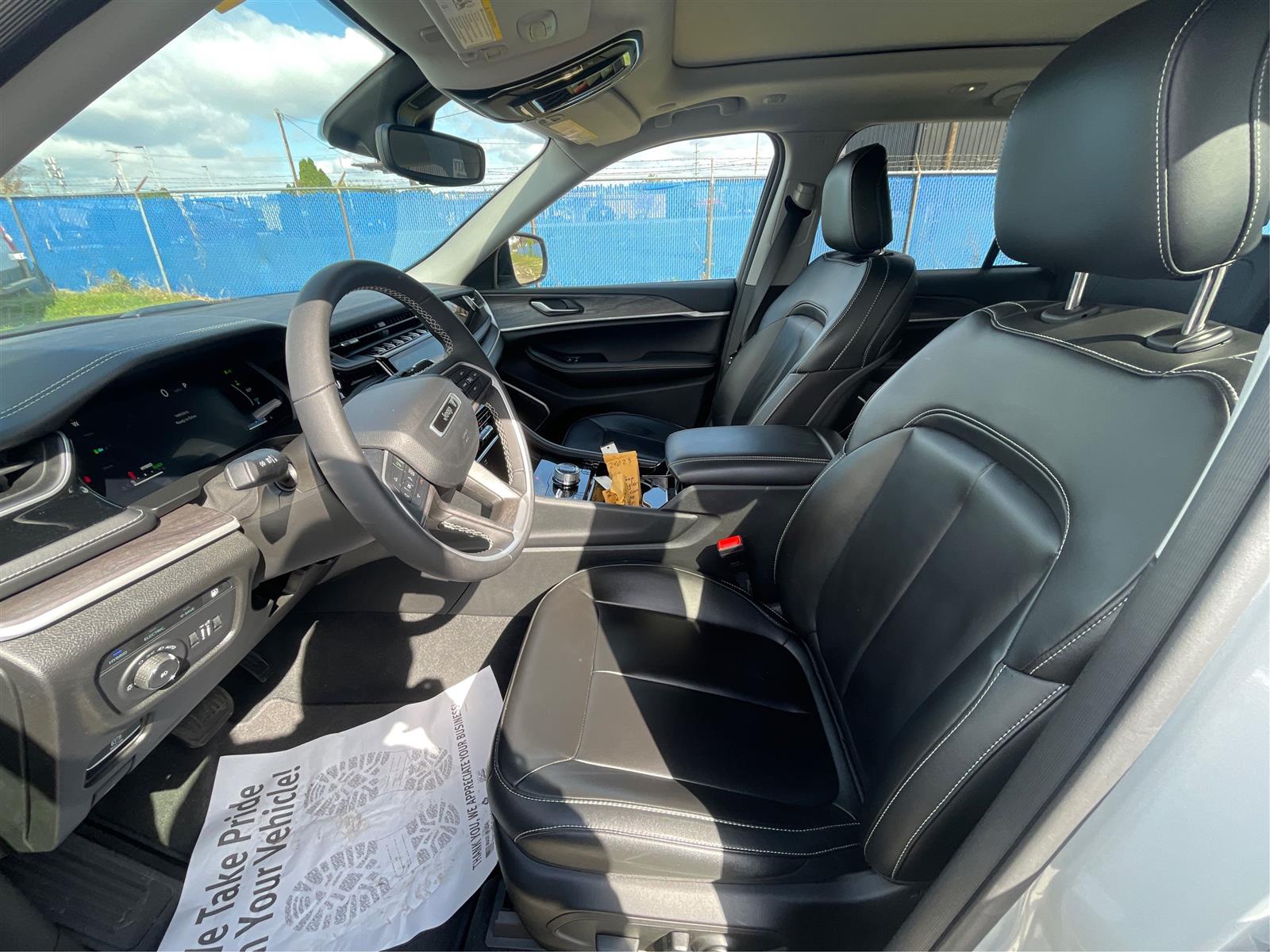 Vehicle image 9 of 22
