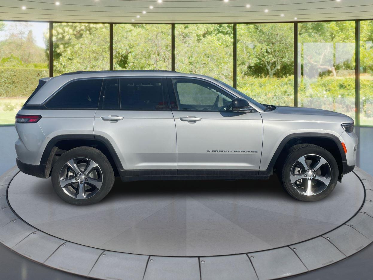 Vehicle image 4 of 23