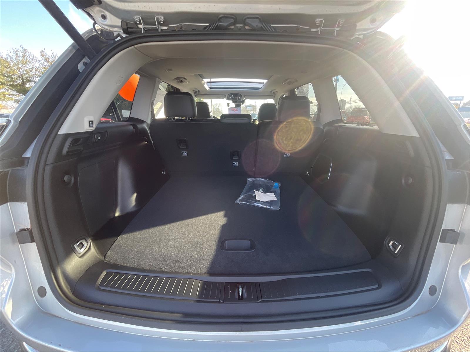 Vehicle image 13 of 23