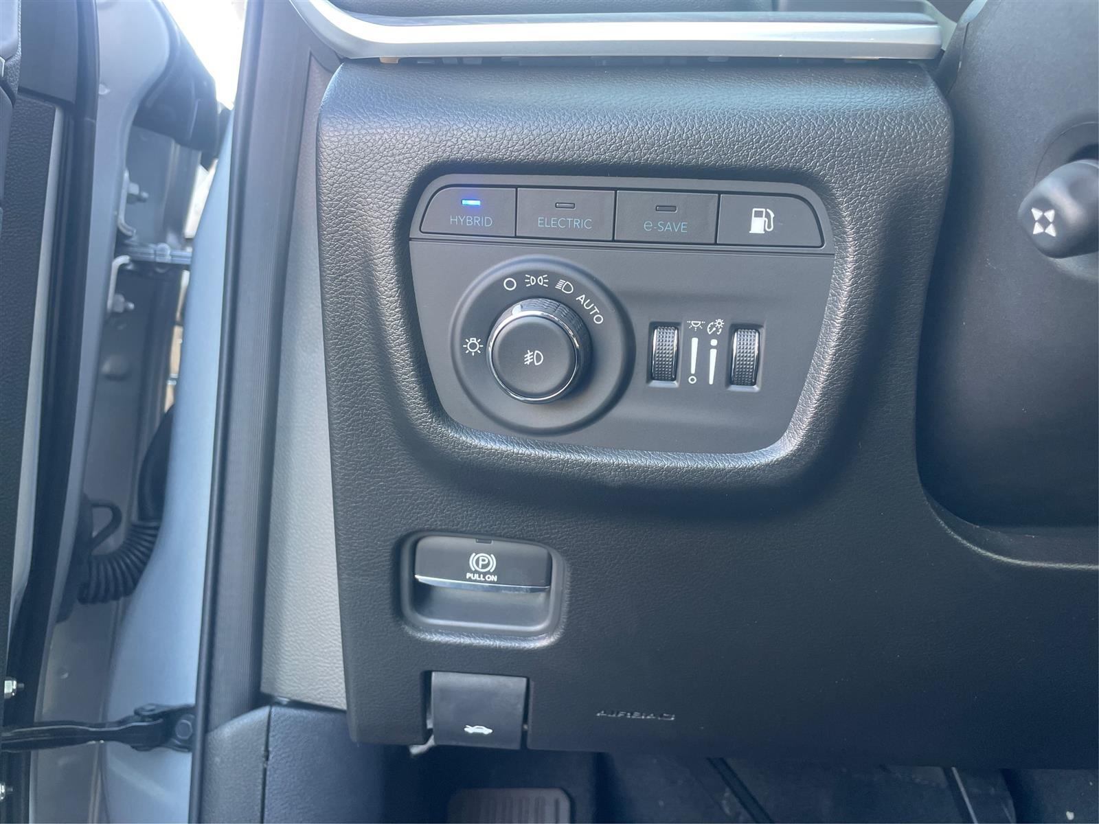 Vehicle image 18 of 23