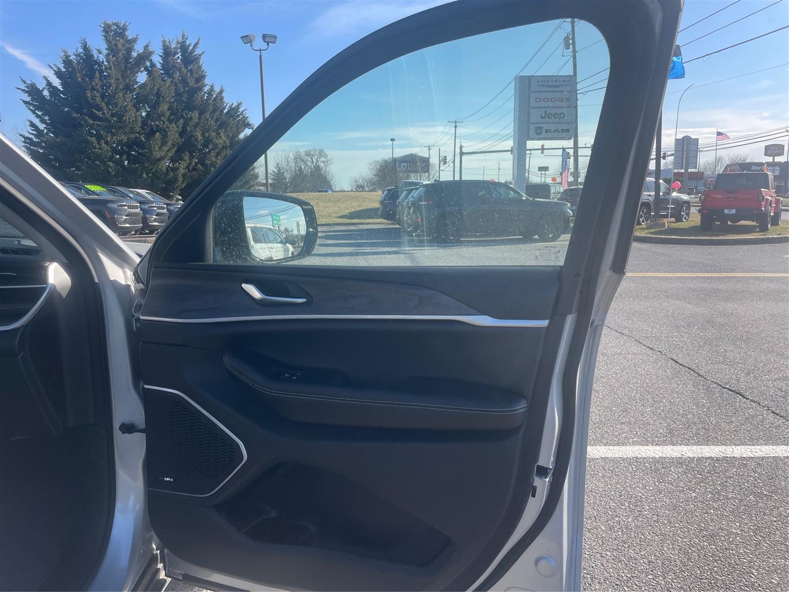 Vehicle image 22 of 23