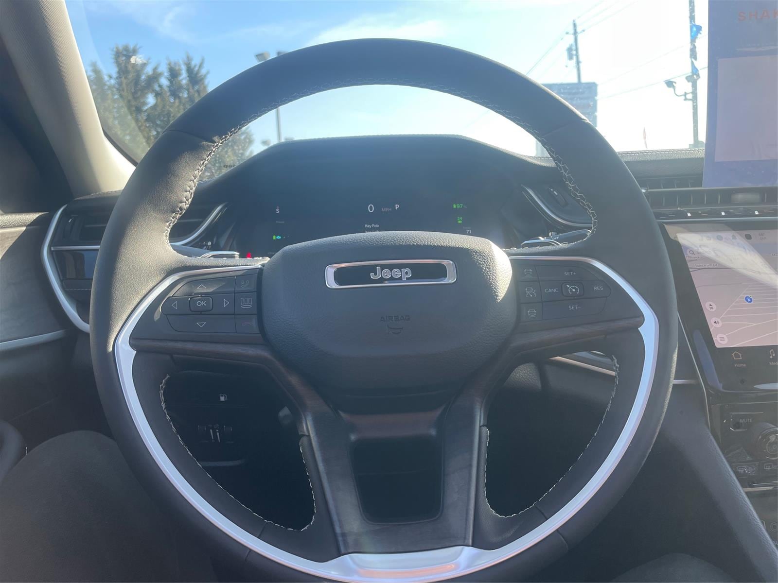 Vehicle image 17 of 23