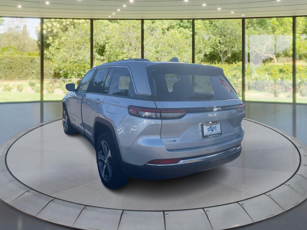 Vehicle image 7 of 23