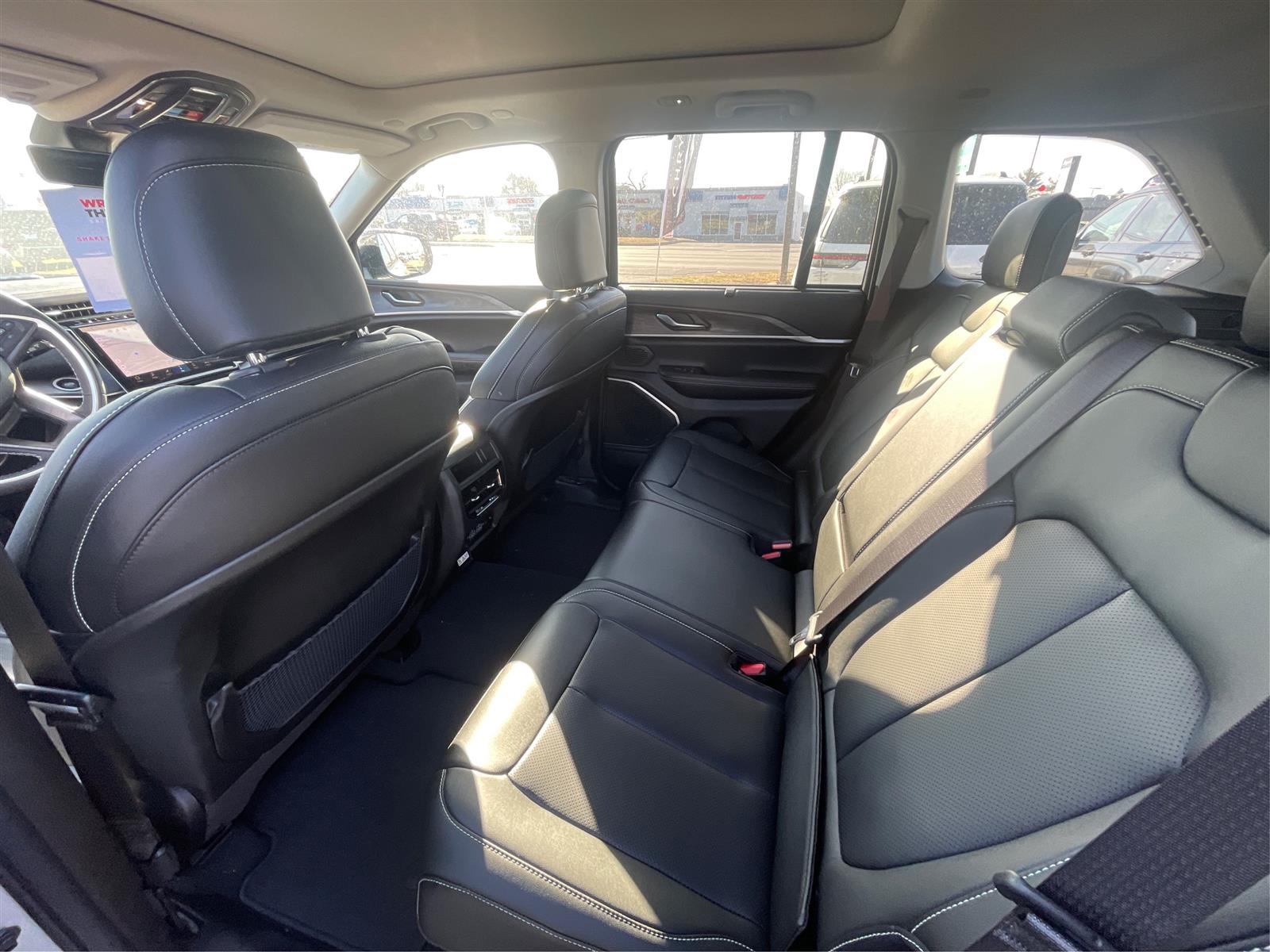 Vehicle image 10 of 23