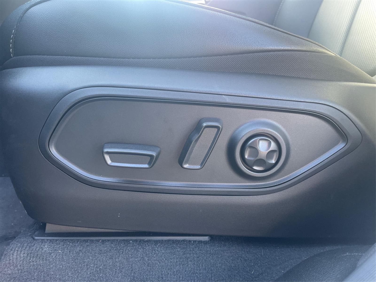 Vehicle image 19 of 23
