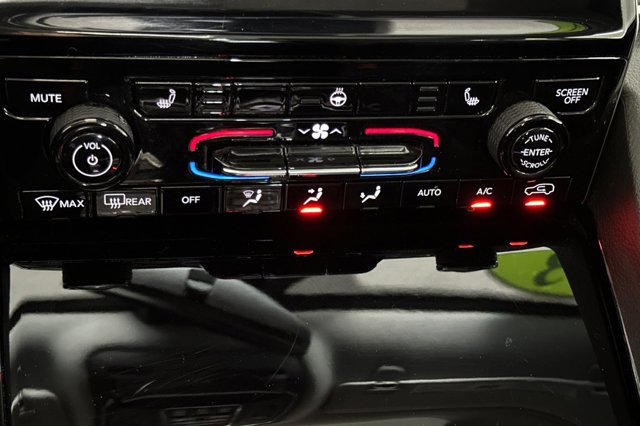 Vehicle image 21 of 29