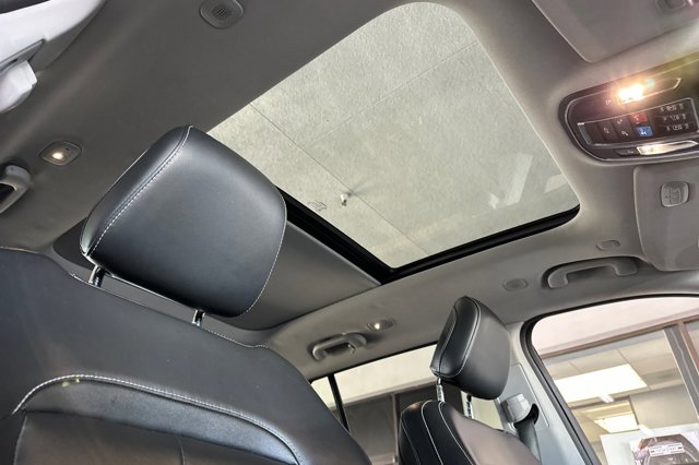 Vehicle image 17 of 29
