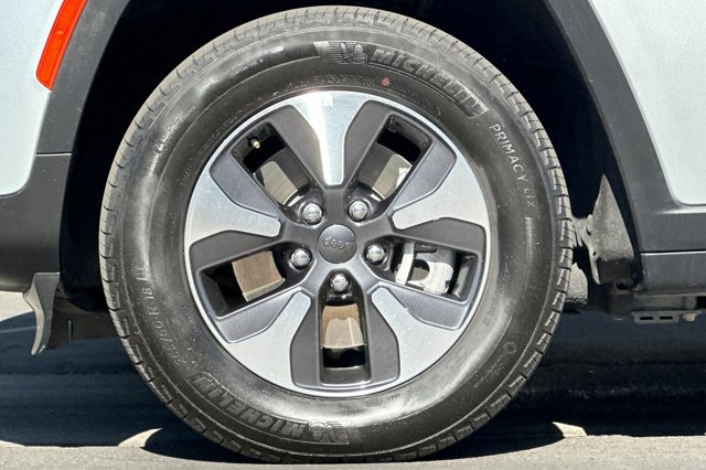 Vehicle image 27 of 29