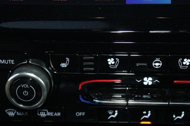 Vehicle image 25 of 36