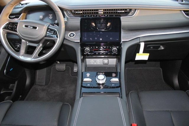Vehicle image 17 of 36