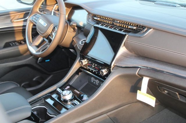Vehicle image 20 of 36