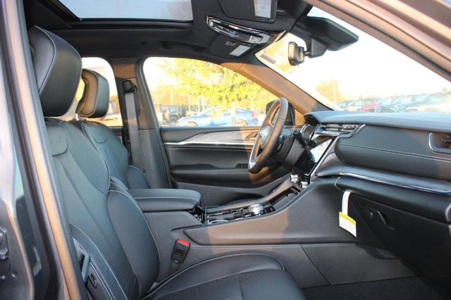 Vehicle image 19 of 36