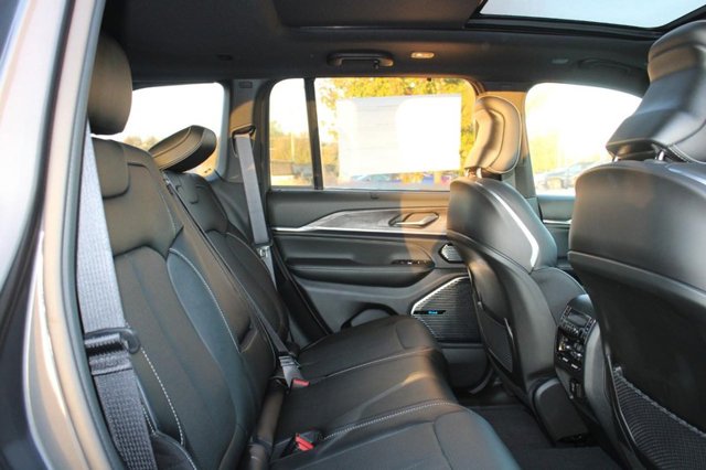 Vehicle image 15 of 36