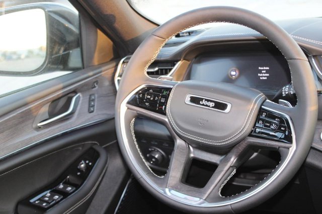 Vehicle image 18 of 36