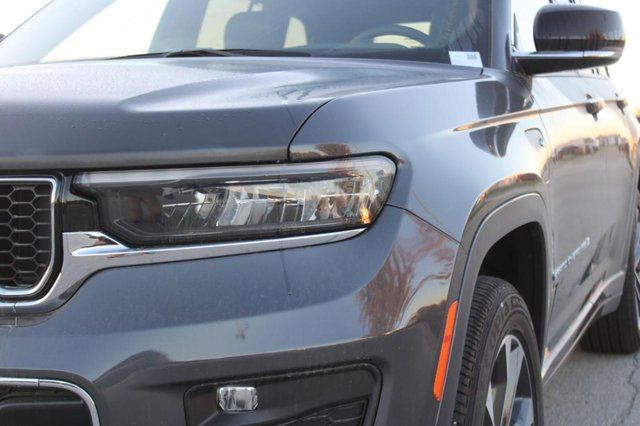 Vehicle image 13 of 36