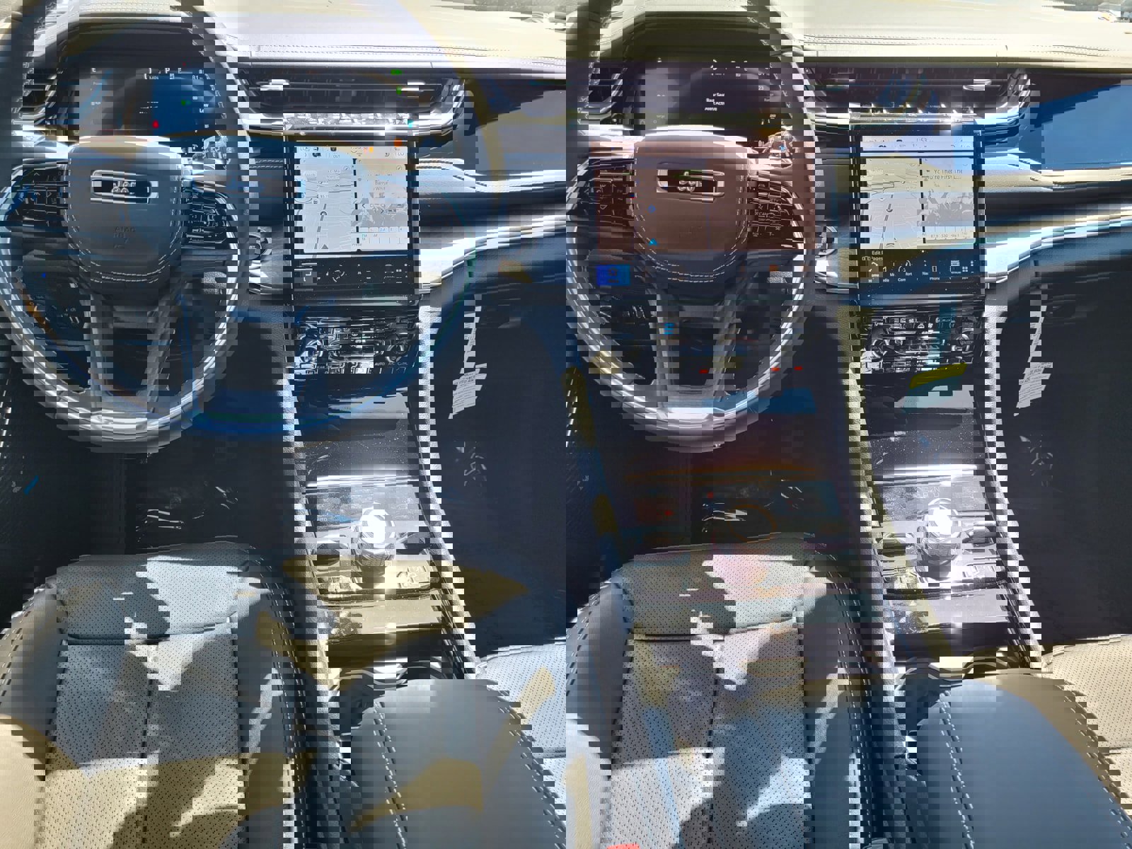 Vehicle image 5 of 6