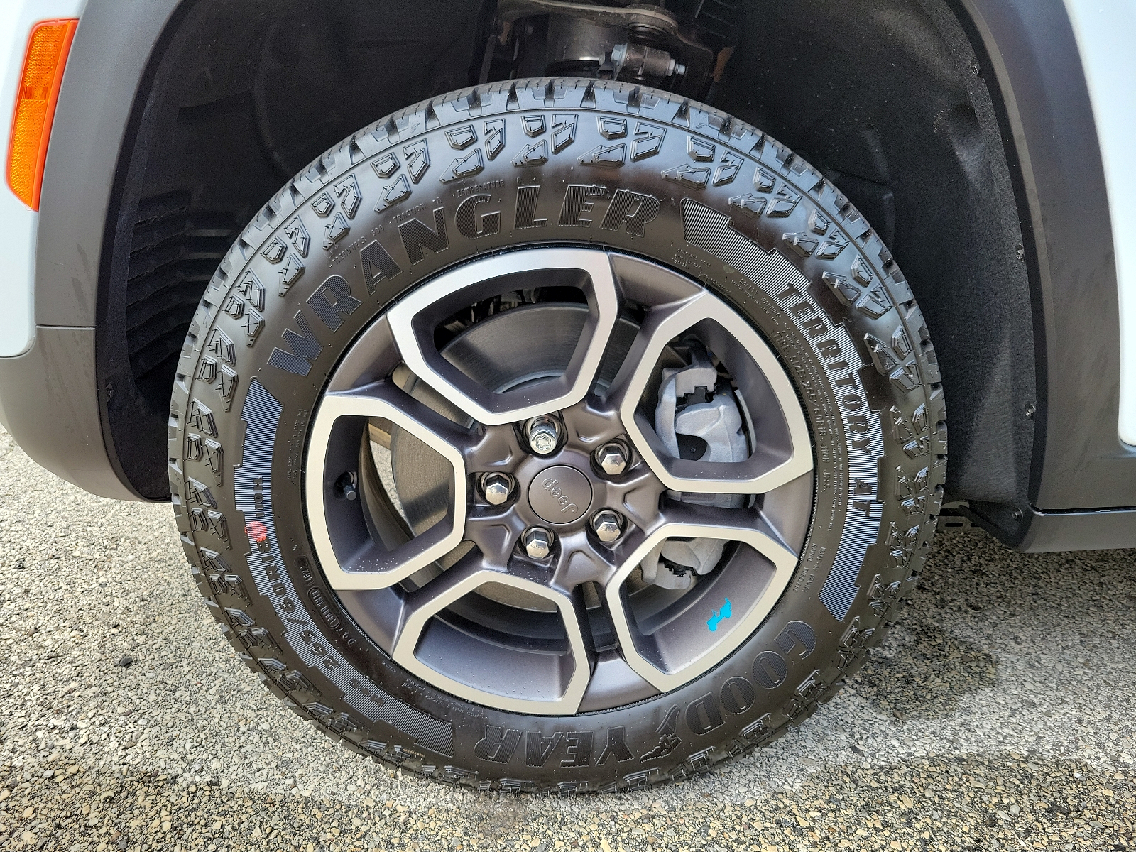 Vehicle image 4 of 6
