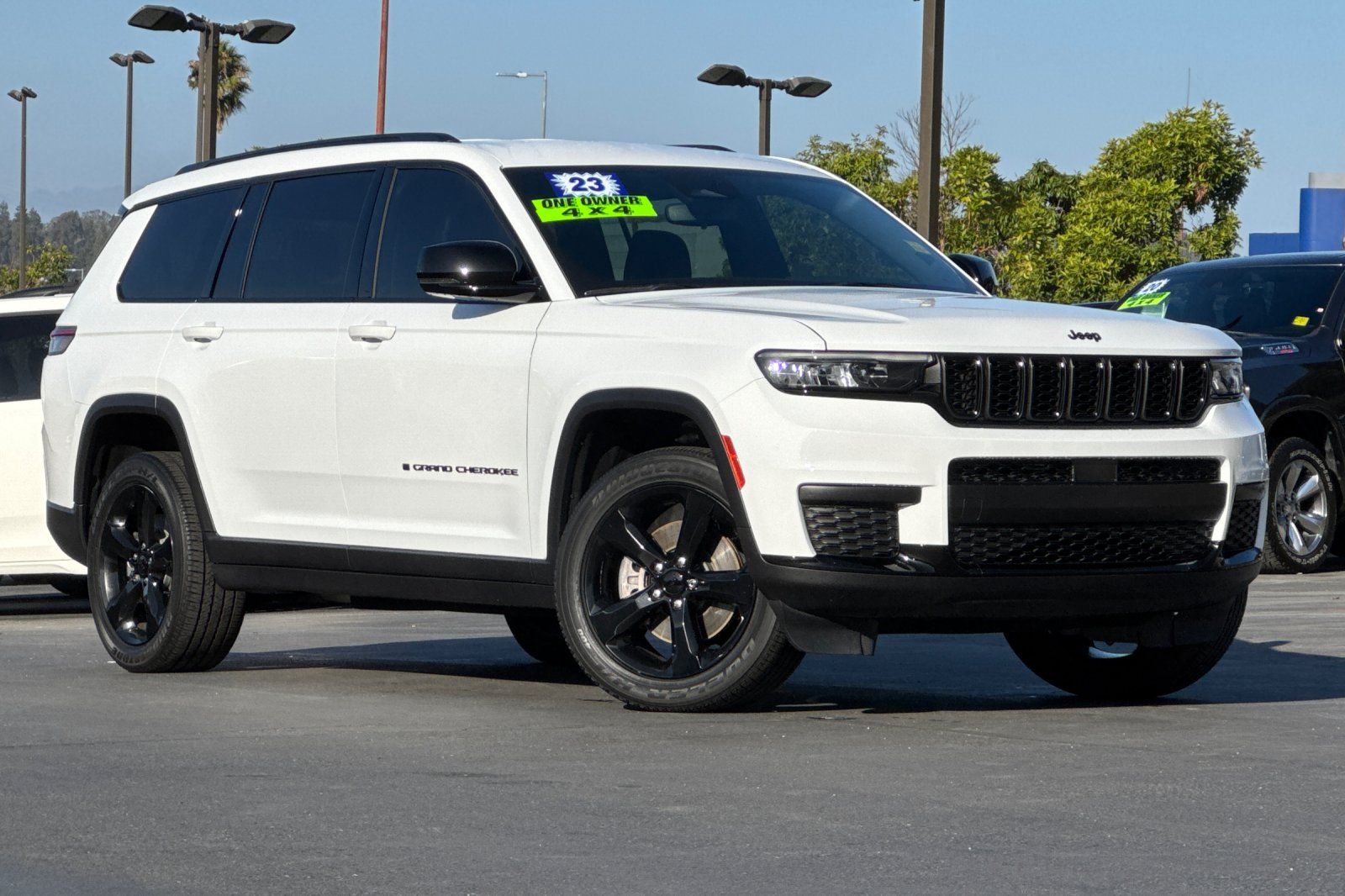 2023 Jeep Grand Cherokee L Altitude Image 3 of 35
