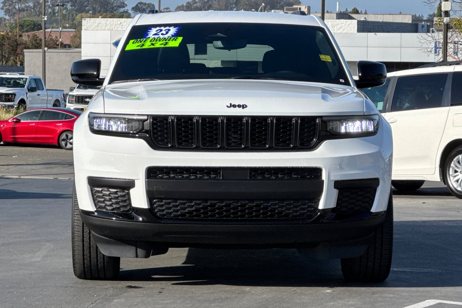 2023 Jeep Grand Cherokee L Altitude Image 2 of 35