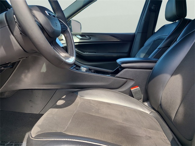 Vehicle image 13 of 36