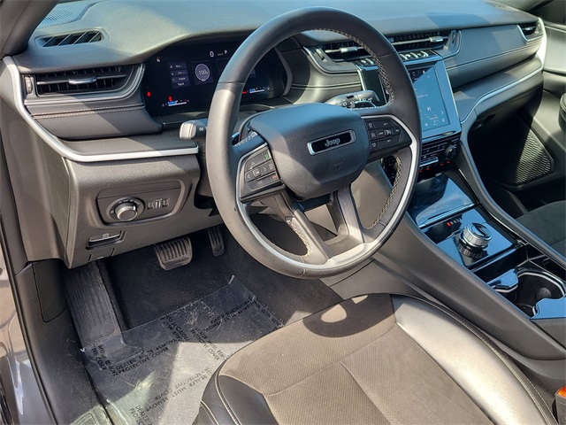 Vehicle image 17 of 36