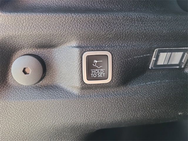 Vehicle image 29 of 36