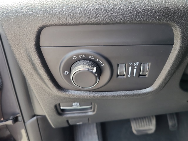 Vehicle image 35 of 36