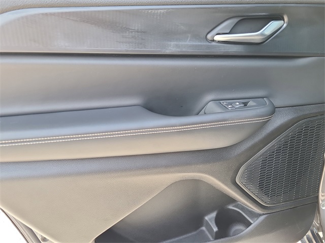 Vehicle image 26 of 36