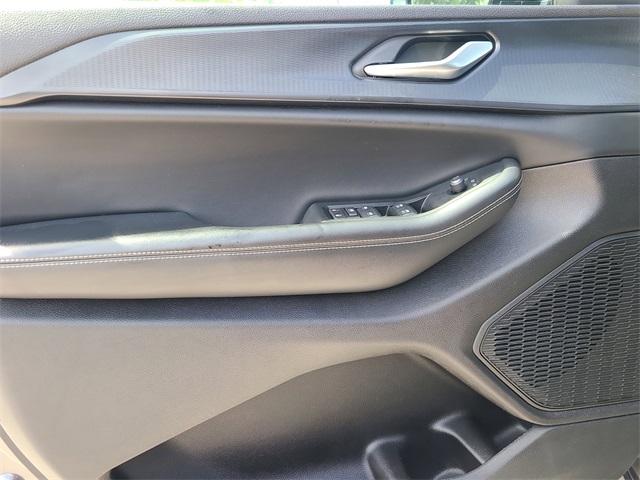 Vehicle image 27 of 36