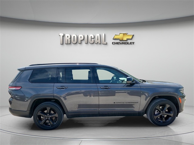 Vehicle image 4 of 36