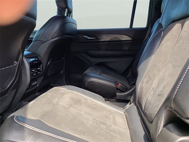 Vehicle image 14 of 36