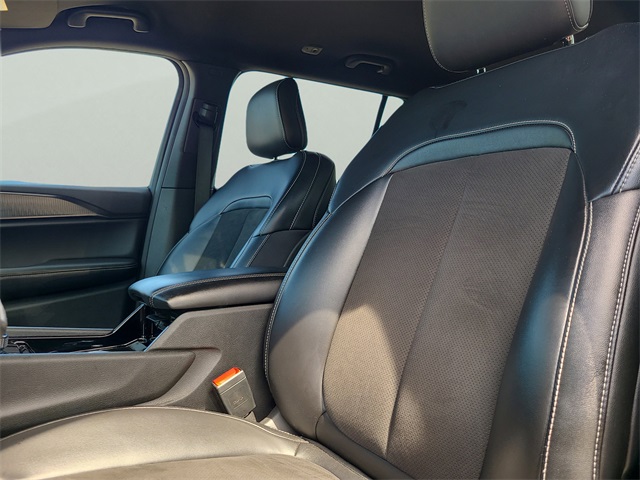 Vehicle image 11 of 36