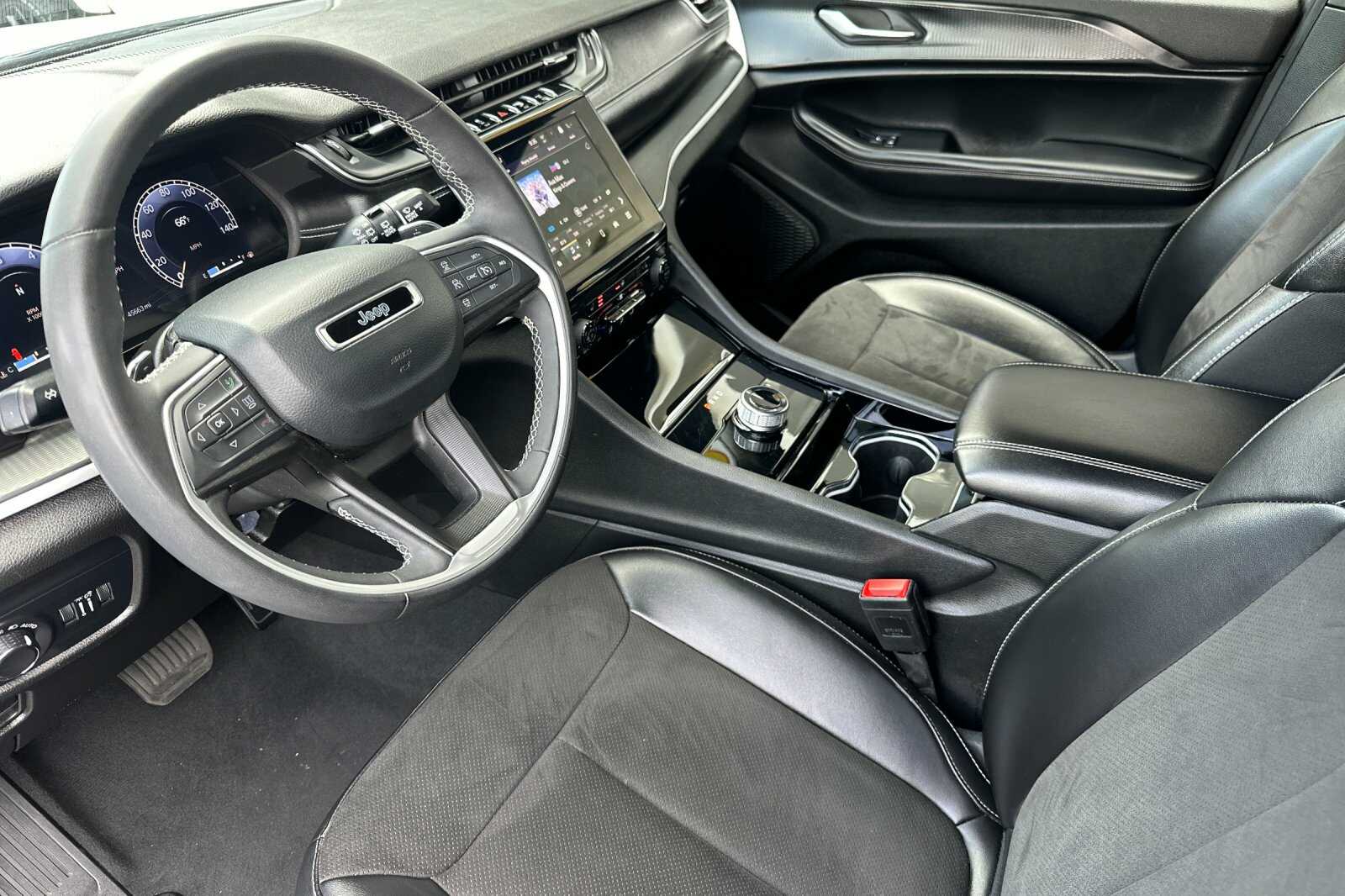 Vehicle image 23 of 28