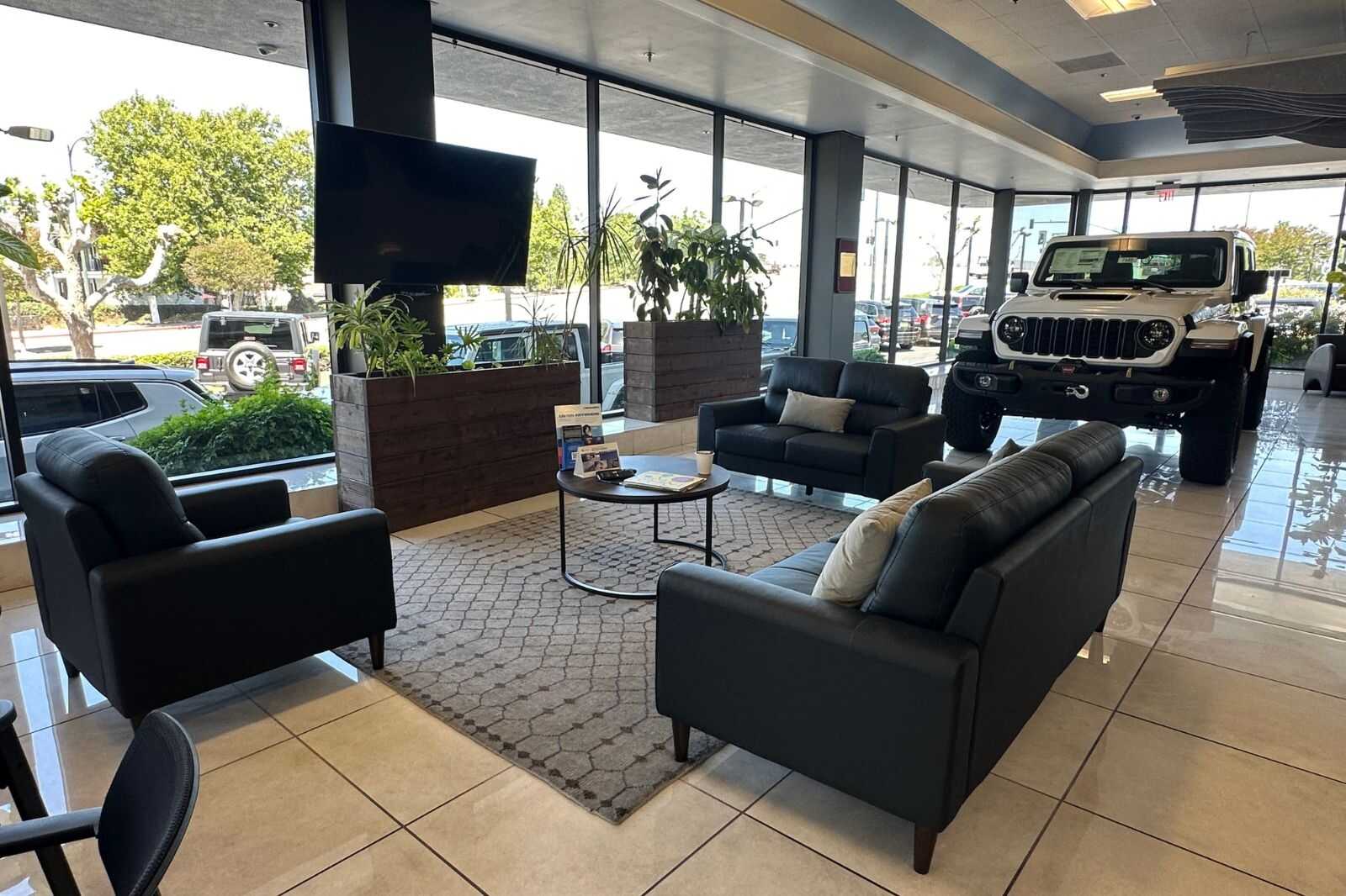 Vehicle image 8 of 28
