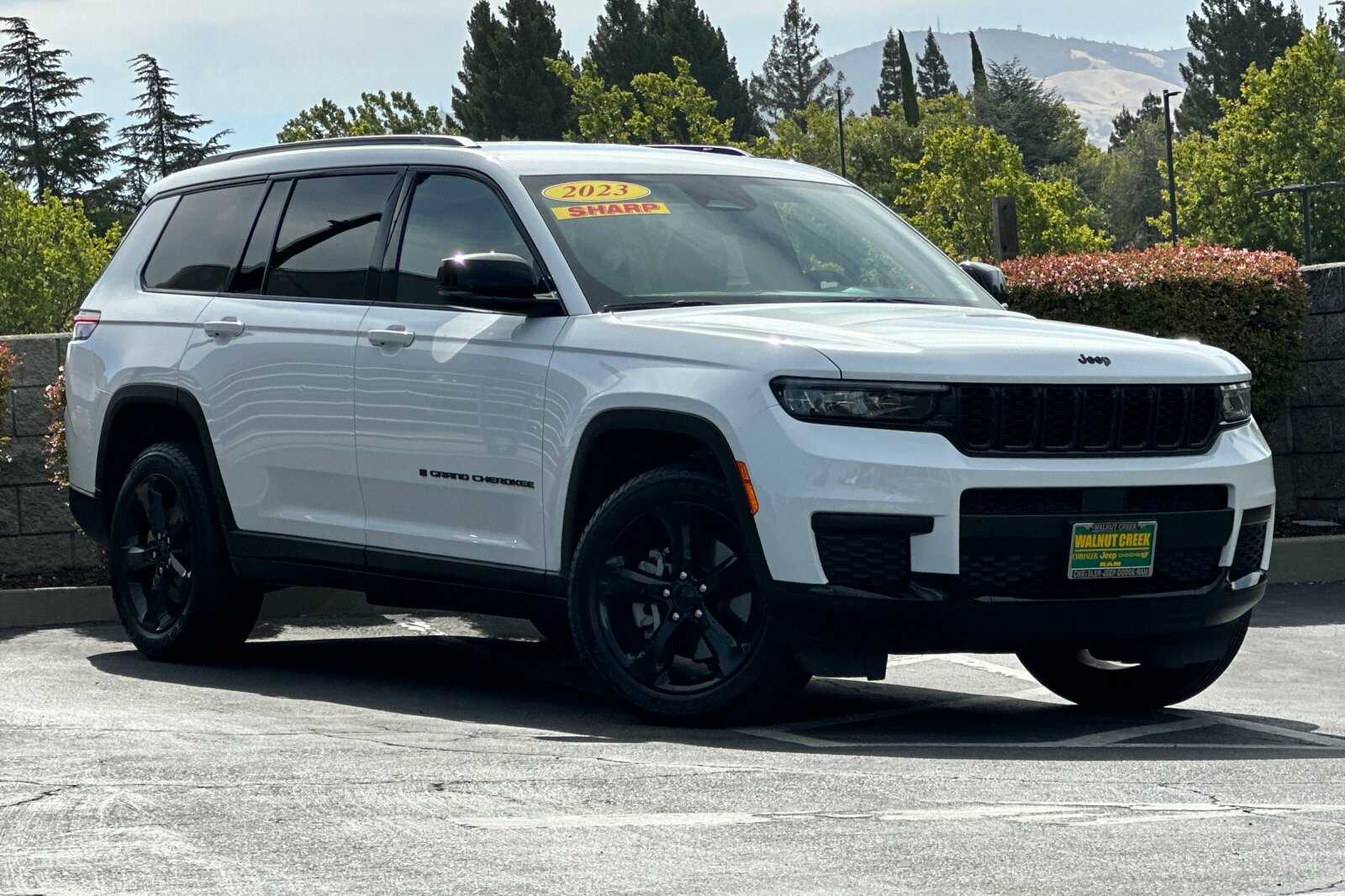 Vehicle image 3 of 28